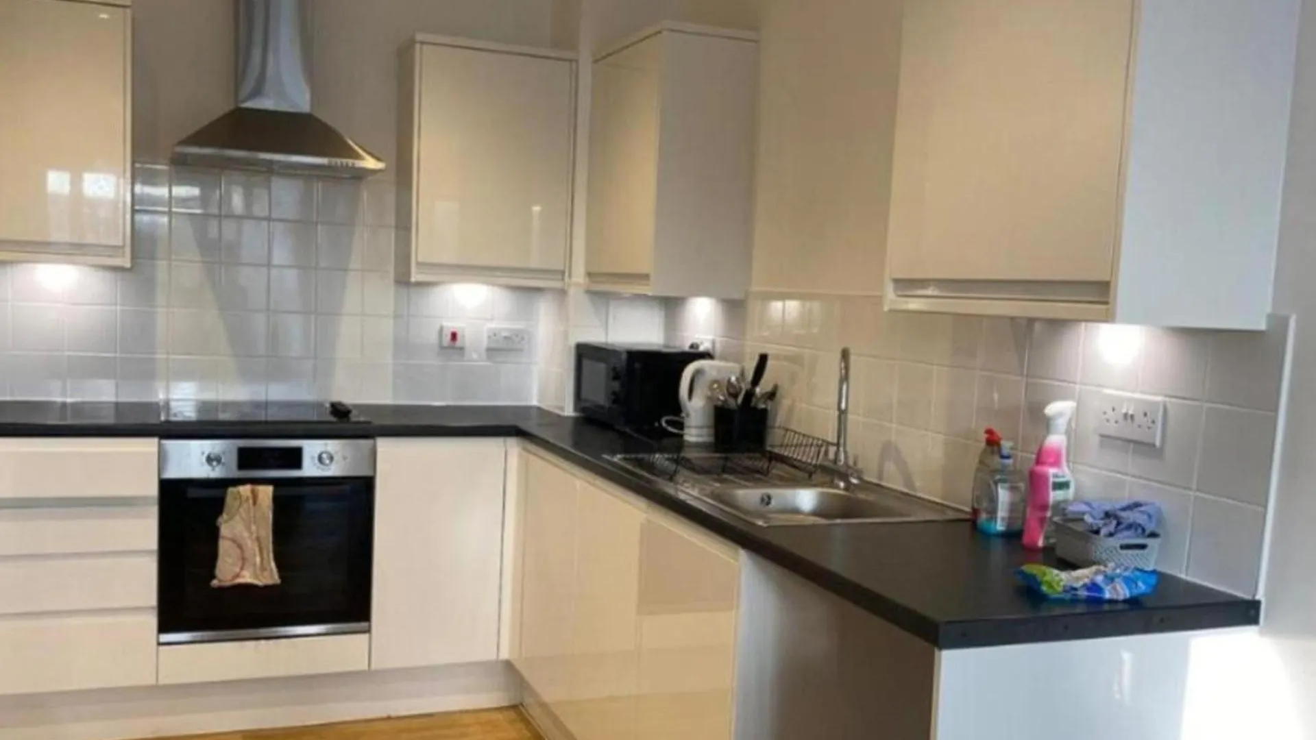 Stylish London Apartment Close To O2 And Riverside